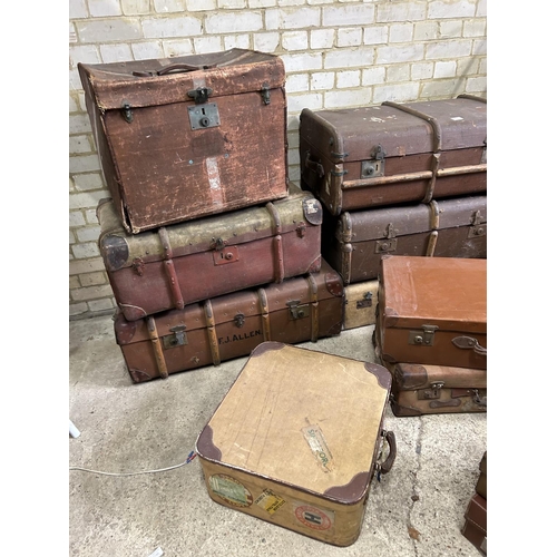 410 - A large quantity of vintage travelling trunk and leather cases (12)