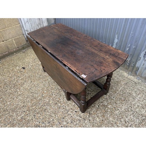 85 - A large Antique oak gate-leg table 140x160