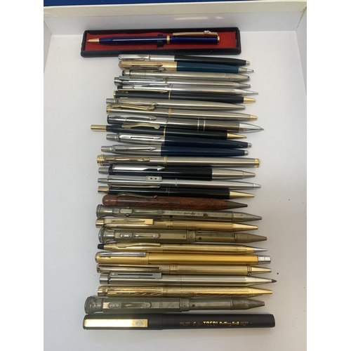 923 - Collection of propelling pencils and ball point pens