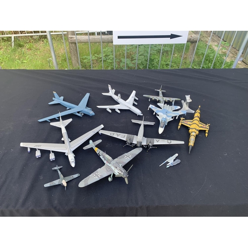 937 - Collection of model aeroplanes (4)