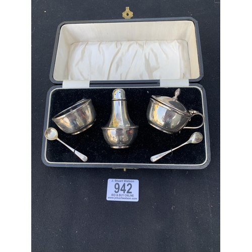 942 - Cased Hallmarked Silver three piece cruet set with Bakelite liners