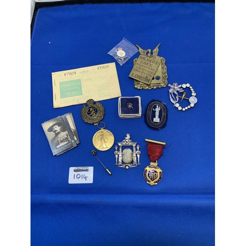 1014 - WW1 Medal: L-38389DVR.J.Price.R.A., scarab Pendant, Badges and sundries