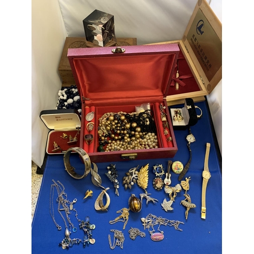 1018 - Costume jewellery and sundries, jewellery box and carved wooden box