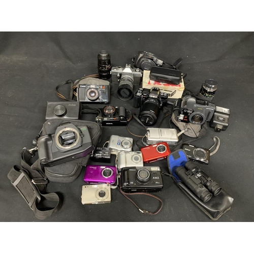 550 - Assorted cameras and accessories