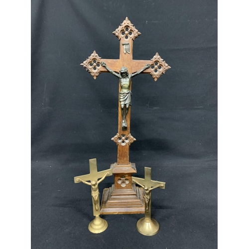 784 - Tall wooden crucifix, height 41cms and 2 smaller brass crucifix