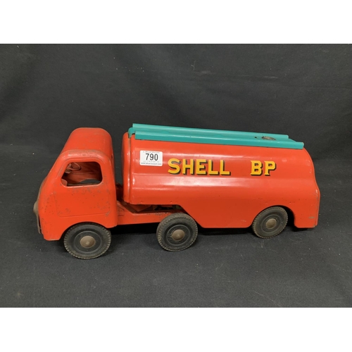 790 - Triang Shell BP tanker, length 53cms