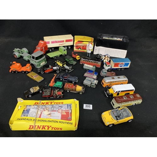 880 - Assorted Die cast model vehicles