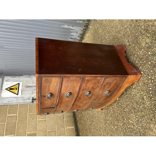 202 - A Victorian mahogany bow front chest of five drawers 100x55x104