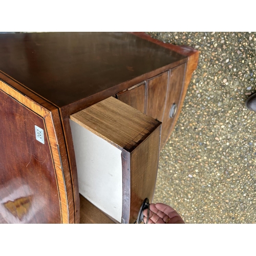 202 - A Victorian mahogany bow front chest of five drawers 100x55x104