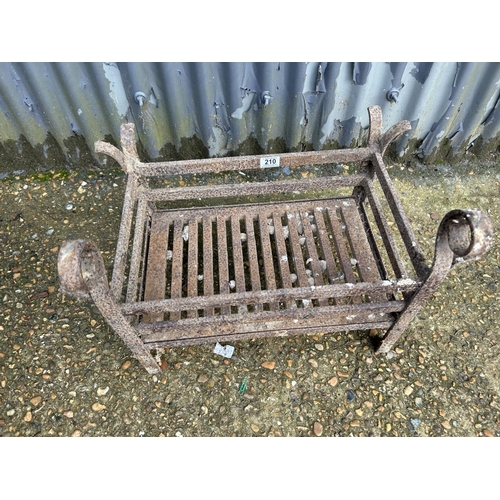 210 - Cast iron fire basket 50x32x42