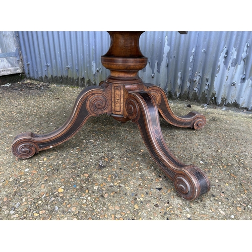 212 - A victorian walnut and mahogany tilt top oval breakfast table 120x150cm