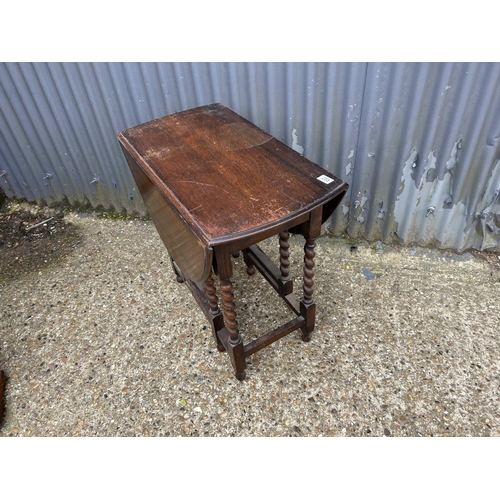 255 - An oak gateleg table