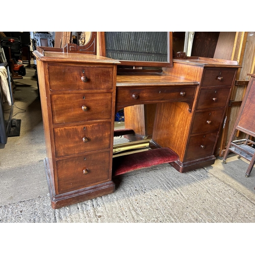 306 - A victorian mahogany pedestal dressing table stamped GILLOW 150 x50x98