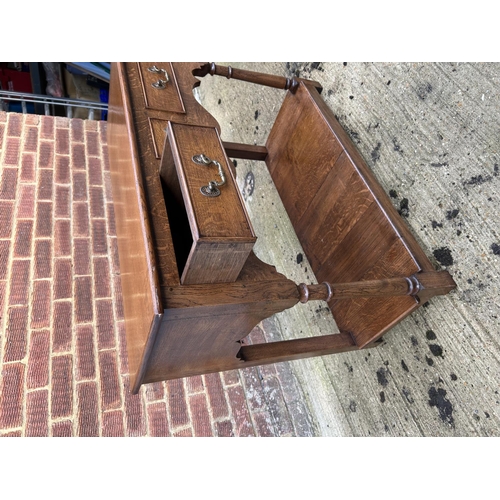 315 - An oak three drawer lowboy / serving table 96x38x77