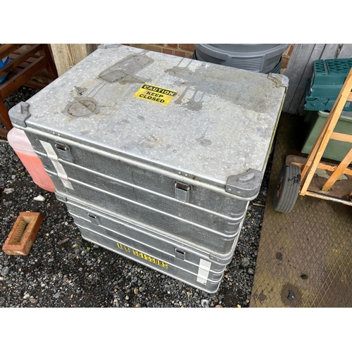 322 - A pair of large aluminium flight cases