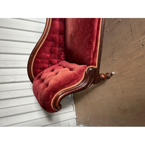 325 - A victorian red upholstered chaise lounge