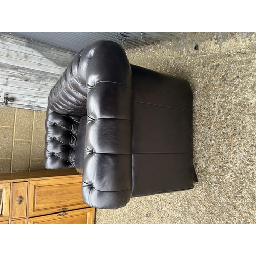 5 - A dark brown leather two seater chesterfield sofa 164cm wide