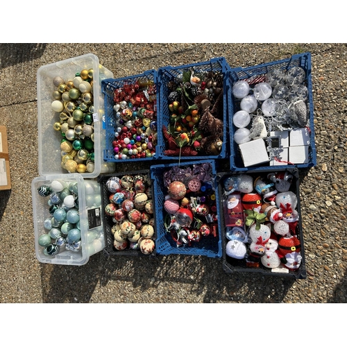 71 - 8 trays of assorted baubles and tree decorations