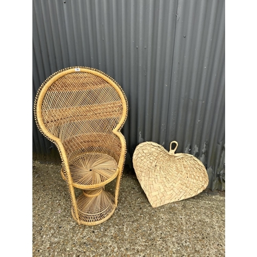 29 - Wicker peacock chair and heart