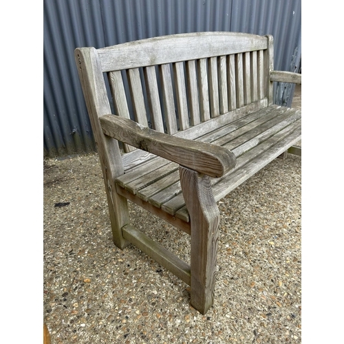 17 - A good quality weathered wooden garden bench seat 124 cm wide