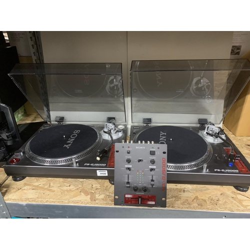 1010 - Pair of Sony PS-DJ9000 Record Decks and mixer complete with power leads, working order