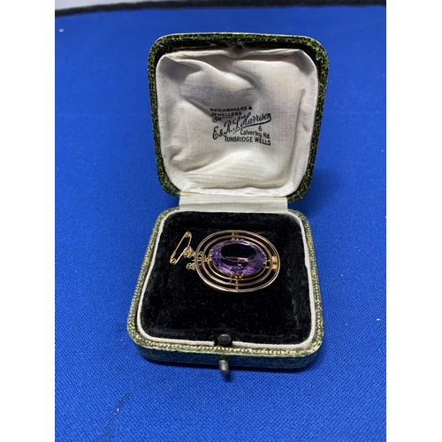 855a - A 20th Century 9ct Gold Single Stone Amethyst Target Brooch, marked 9ct to frame, length 26 mm, gros... 