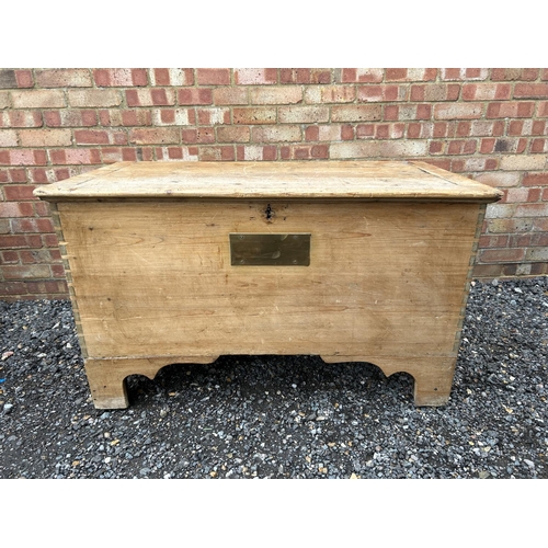 21 - A country pine blanket box chest 116x60x70