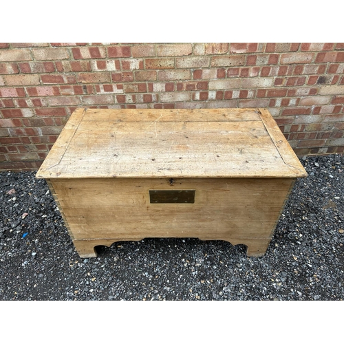 21 - A country pine blanket box chest 116x60x70