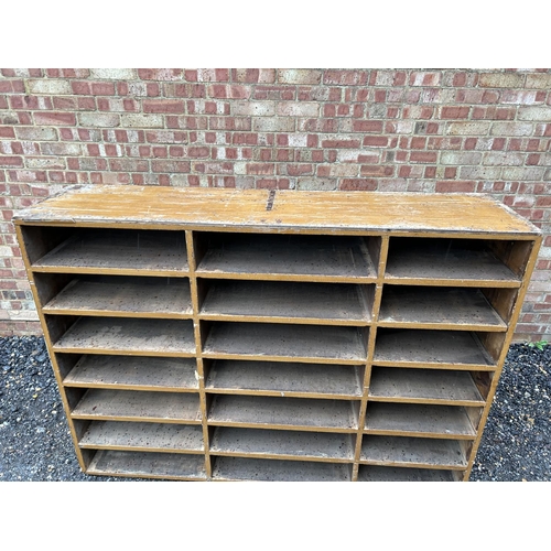 39 - A large vintage pine pigeon hole unit 170x42x122