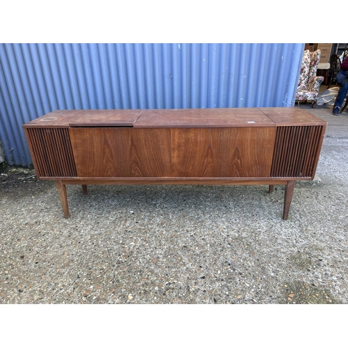 98 - Teak cased Dinotron radiogram