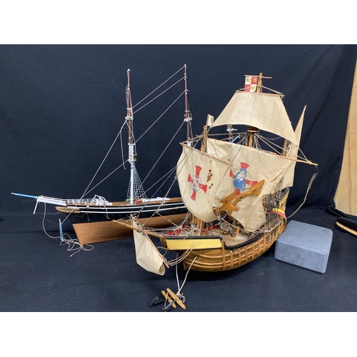 549 - 2 wooden boats, biggest 100cm long,  66cm tall