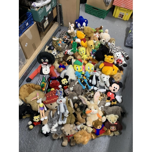 681 - Large quantity of soft toys and collectables in good condition (5 bags)