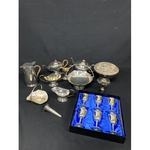 598 - Collection of platedware