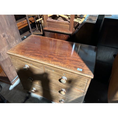 61 - A victorian mahogany chest of four drawers 92x48x90