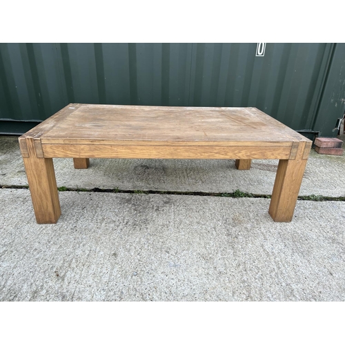 116 - A large modern coffee table 130x46x76