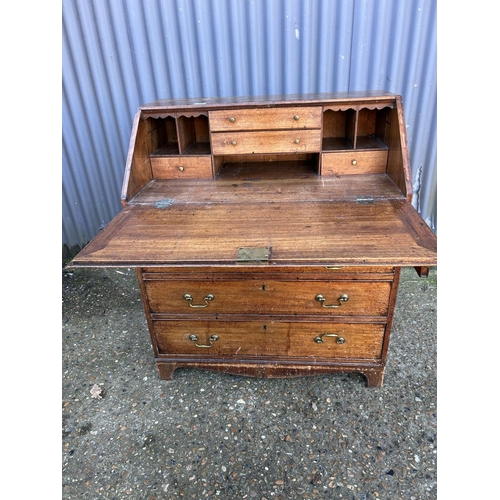 16 - A Victorian mahogany bureau with fitted interior 83x47x98
