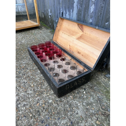 180 - A vintage wooden box fitted with drinking glasses