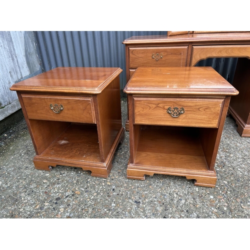 225 - A modern cherrywood effect dressing table together with matching pair of bedside chests