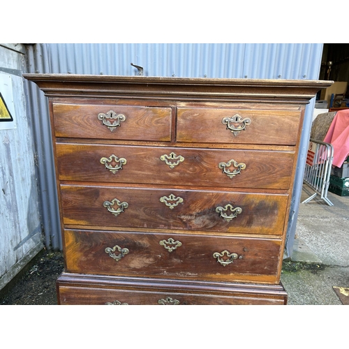 31 - An early Victorian mahogany chest on chest with 8 drawers 106x60x0175