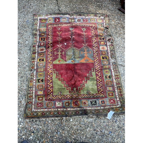 34 - An antique red and gold pattern rug 156x120