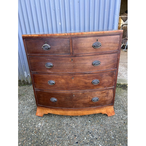 35 - A good quality mahogany bow front chest of drawers 100x54x106