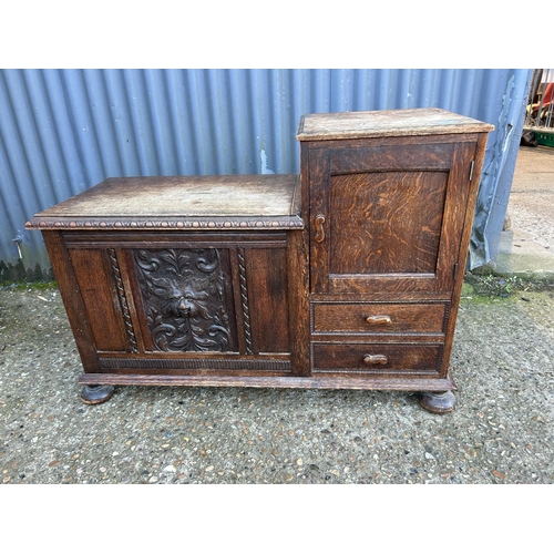 81 - A carved oak hall seat 100x40x74