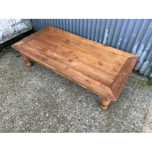 87 - An eastern hardwood coffee table 160x80