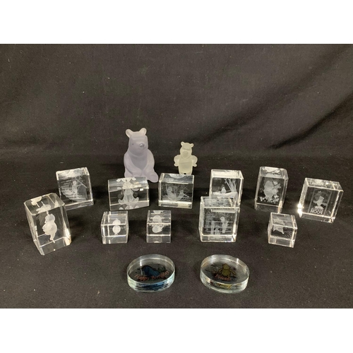 411 - 11 Classic Pooh crystal paperweights by Border Fine Arts, 2 glass Pooh figures and 2 other glass Pap... 