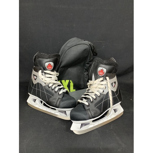 581 - New Ice Skating Boot, Size 43 and bag and 2 Cooper superlite hockey sticks (Photo to follow)