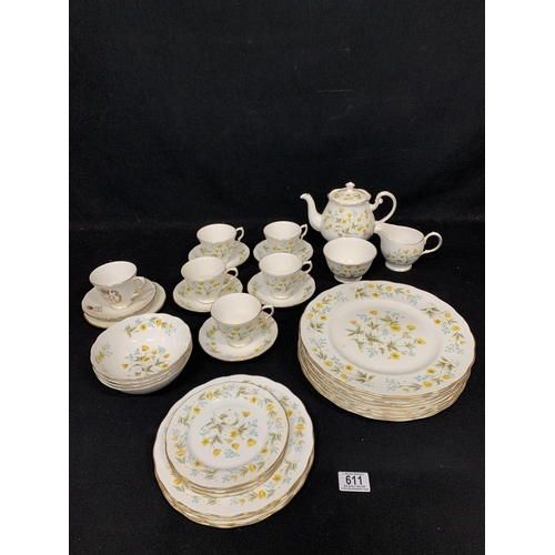 611 - Colclough tea and dinnerware - 34 pieces, plus commemorative trio