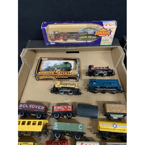 614 - OO Gauge Railway and accessories including 4 Locos, coaches and trucks (2)