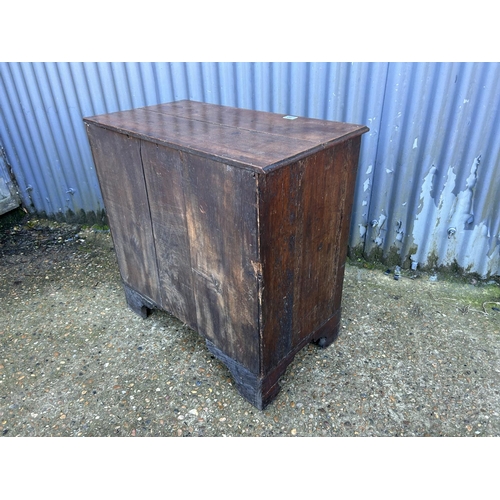 231 - An Antique oak chest of five drawers 77x42x78