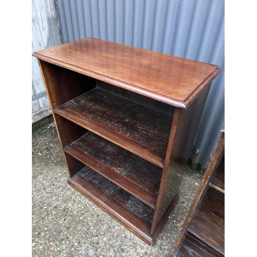 252 - A small mahogany open fronted bookcase together with a small oak bookcase