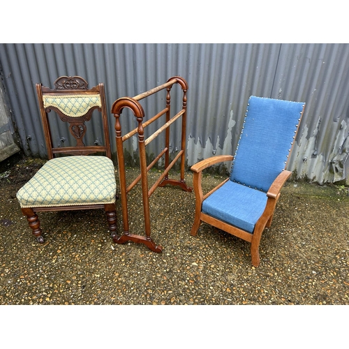 100 - Two childrens chairs and airer